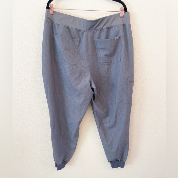 FIGS High Waisted Zamora
Tech Jogger Scrub
Pants Graphite Size XXL/P or 2XL P - Picture 5 of 16